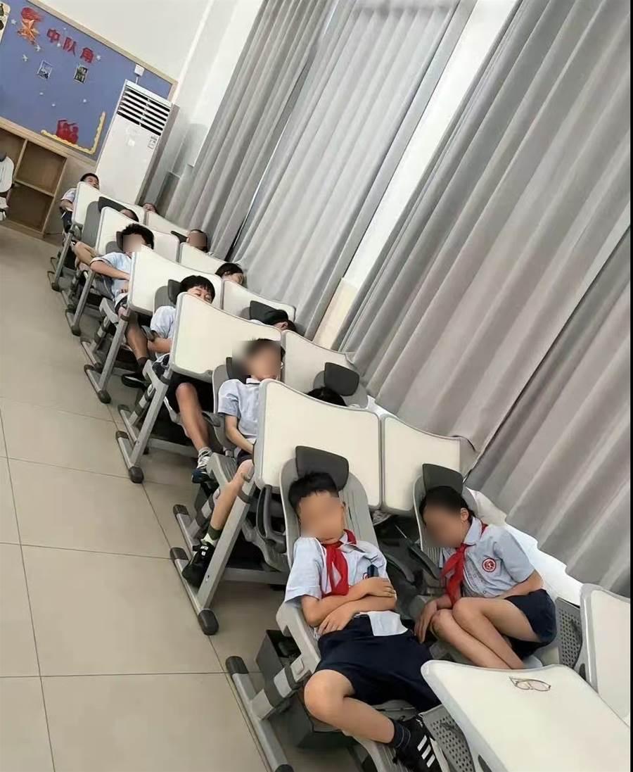 國小老師「傳學生午睡照」到家長群組！10秒後驚覺不對「想收回已來不及」一票家長氣瘋