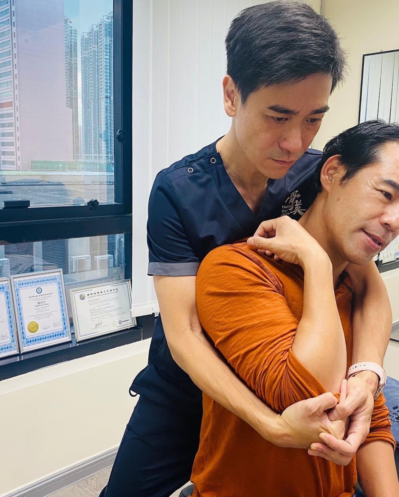 淡出螢光幕！51歲知名男星「如今改當整骨師」 　生意超好「連大明星也找上門」曝轉行原因