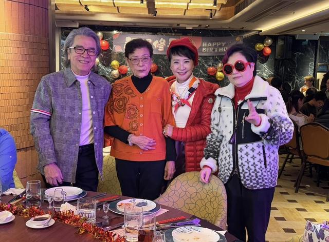 知名大咖「93歲壽宴四代同堂」子女從國外趕回來　兒孫簇擁「合照12歲曾孫」畫面動人