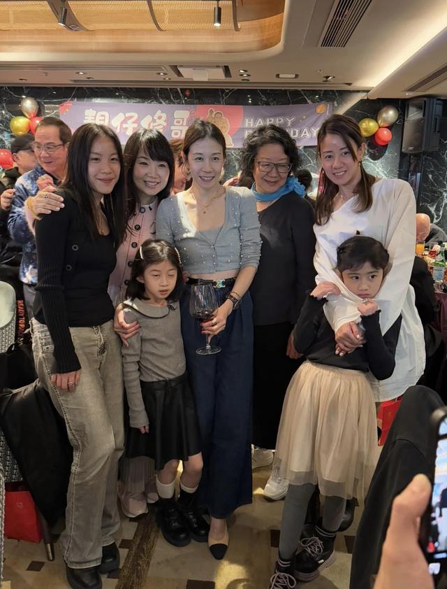 知名大咖「93歲壽宴四代同堂」子女從國外趕回來　兒孫簇擁「合照12歲曾孫」畫面動人