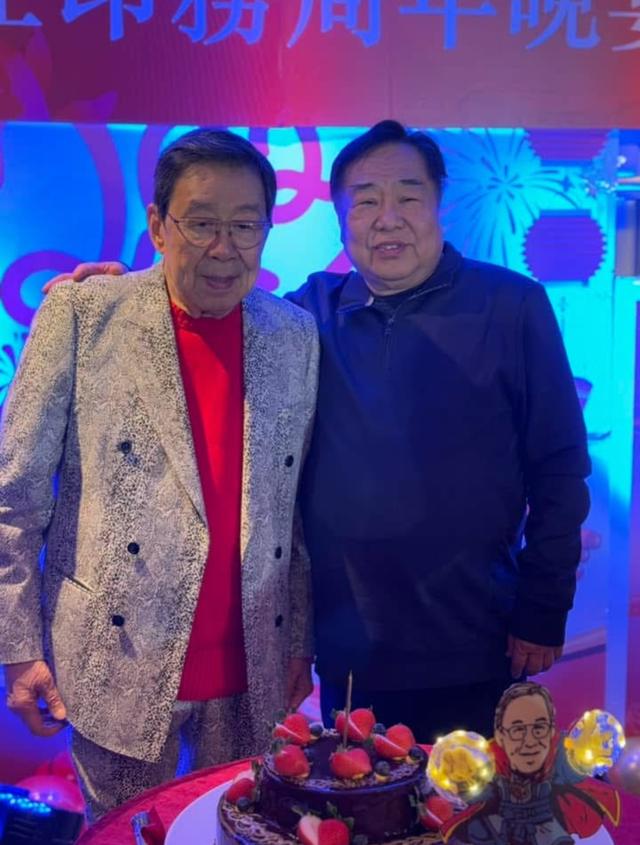 知名大咖「93歲壽宴四代同堂」子女從國外趕回來　兒孫簇擁「合照12歲曾孫」畫面動人