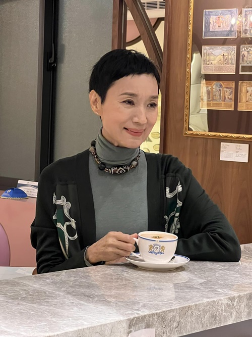 不大肆炫耀！台灣歌后結縭7年自曝「我有21個孩子」　「又匿名捐棺多年」不捨他們買不起