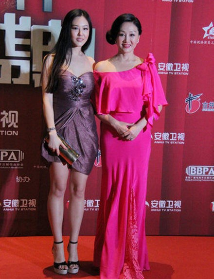資深女星當外婆！女婿是「當紅小生」長相帥氣　親家「當年是名主播」來頭不小
