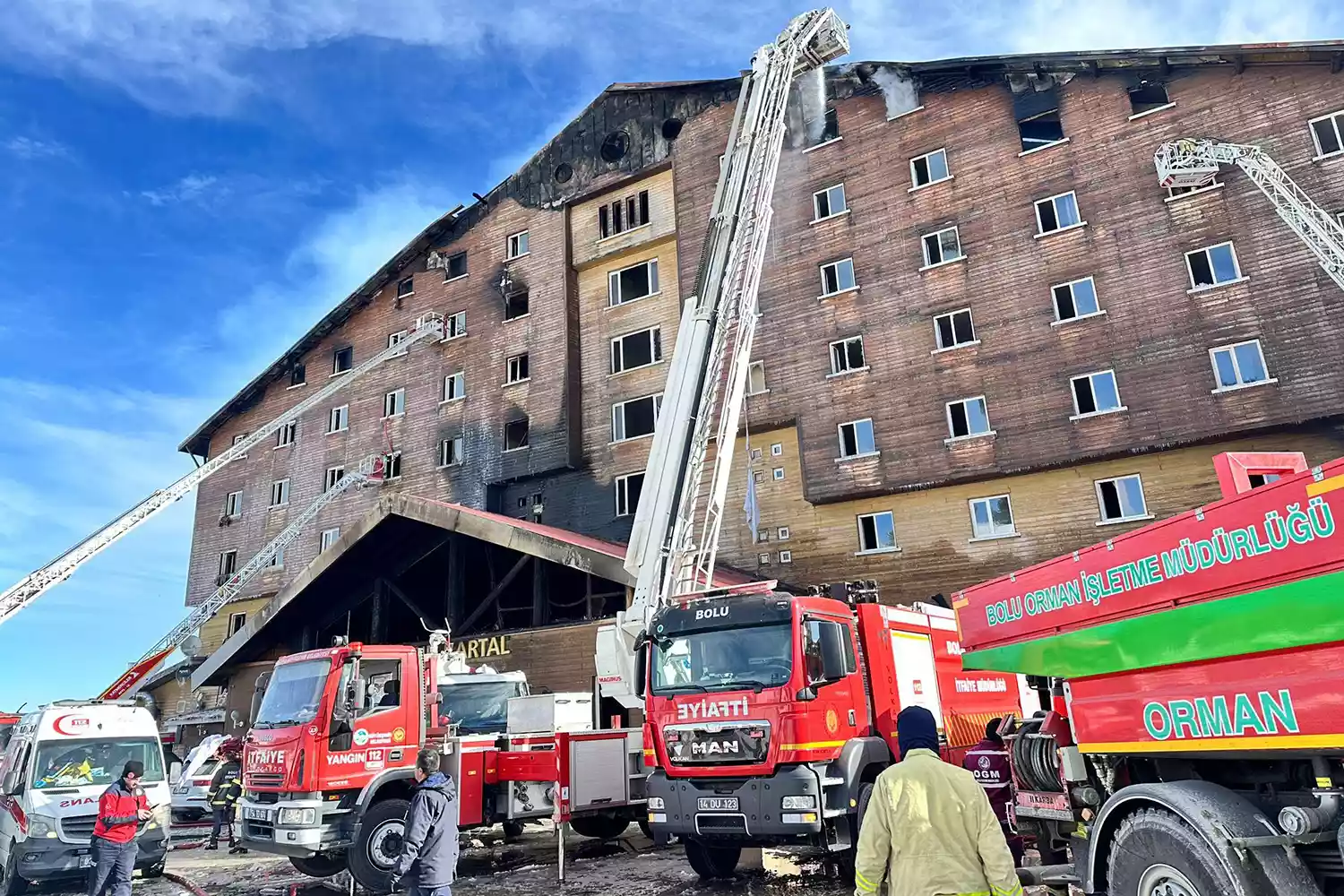 深夜傳大規模傷亡!知名渡假飯店「釀76死51傷」 目擊者驚慌:「現場宛如世界末日...」