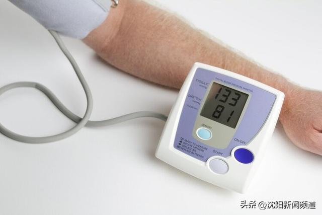 全台500萬人高血壓！「常吃兩種水果」風險降低40%　62歲阿姨「1習慣釀腦溢血」