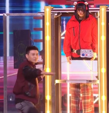 春節表演出包！魔術師「人體分割失敗」觀眾嚇傻　電視台「慌張把人推下台」本人回應了