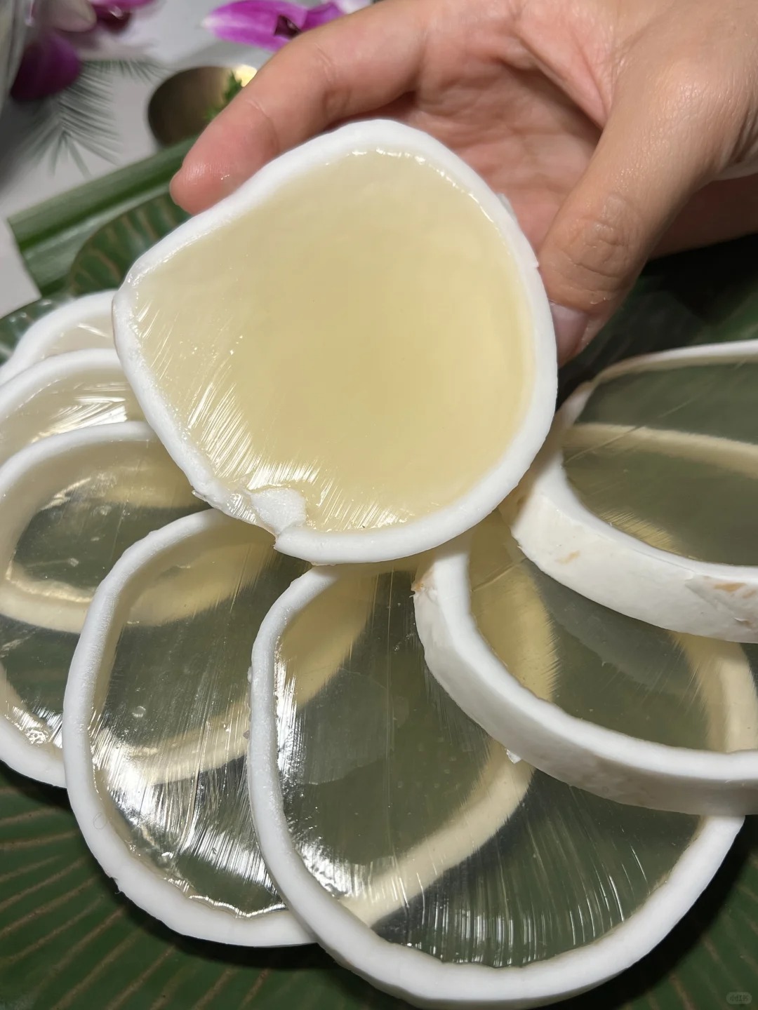 沒看過的神祕菜色！外層白色「中間晶瑩剔透」　他吃下去驚呆「居然有奶香味」菜色名曝光