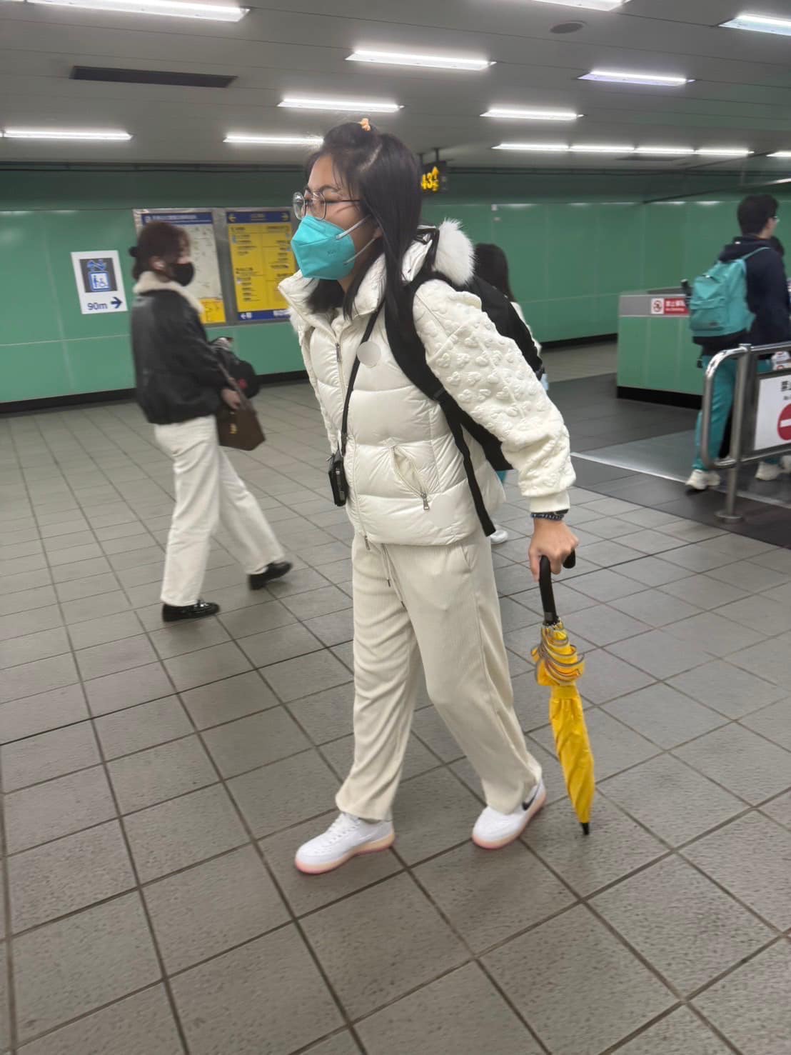 遭逆向車撞飛！美女議員「車禍2個月」現況曝光　雨傘當拐杖「心碎喊話」：還是看不見
