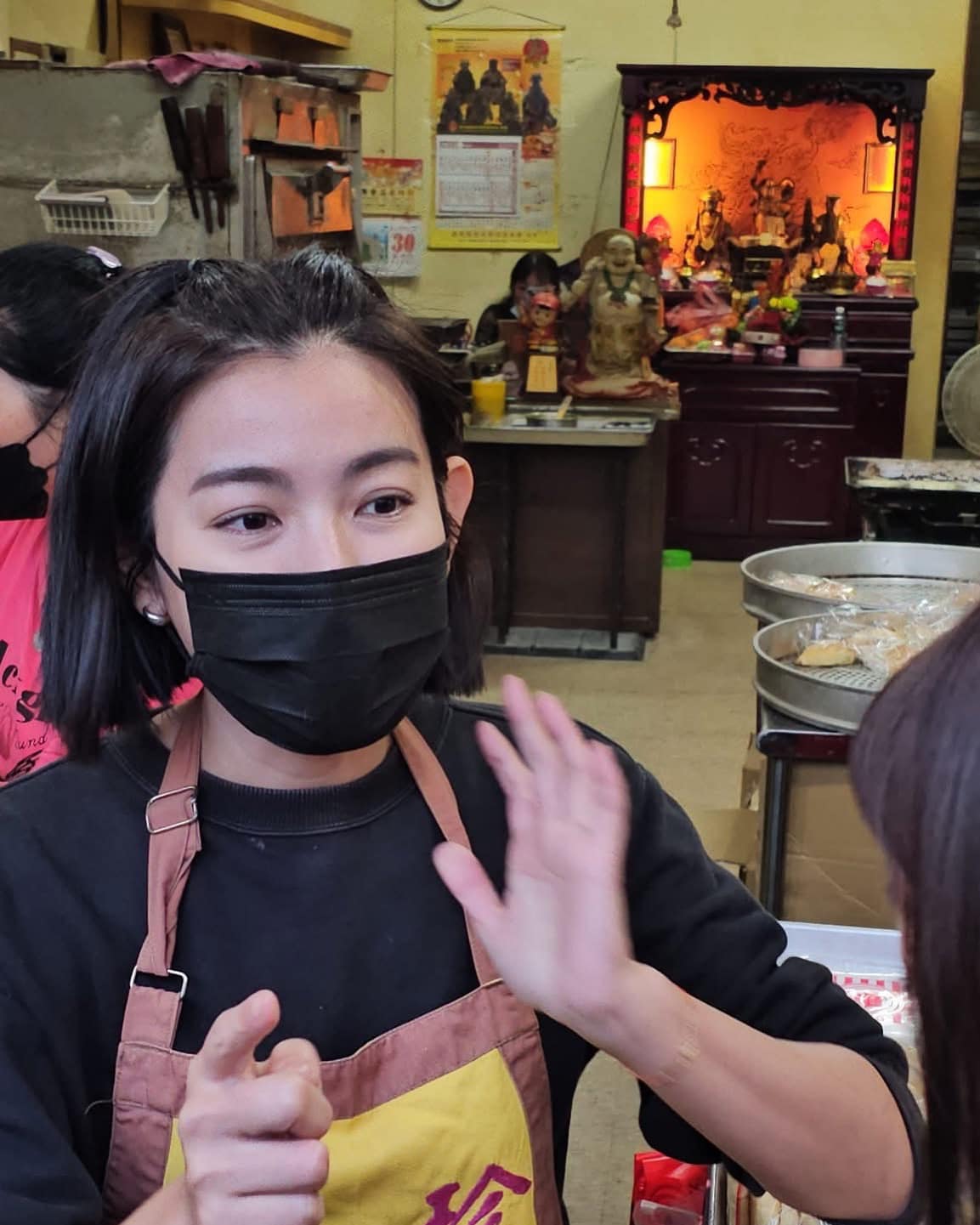 米可白回鹿港老家賣餅「一舉動遭阿姨白眼」　她苦笑「到底錯在哪」網全力挺