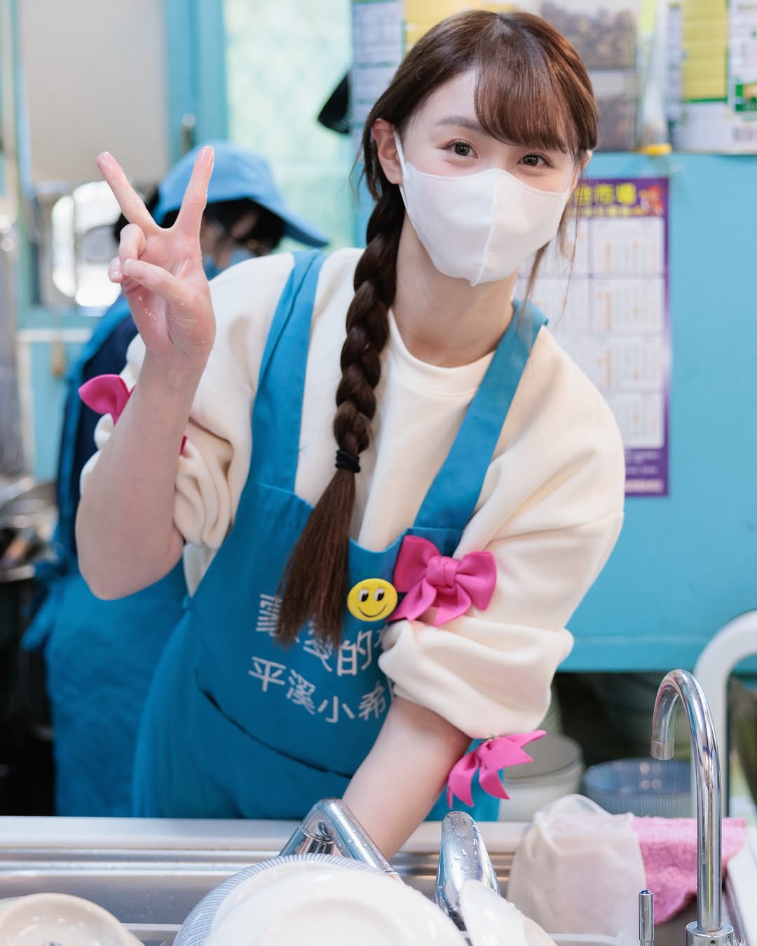 餐廳工作被目擊！知名女星「過年擔任洗碗工」　累喊「洗了整整9小時」：洗超過100個碗