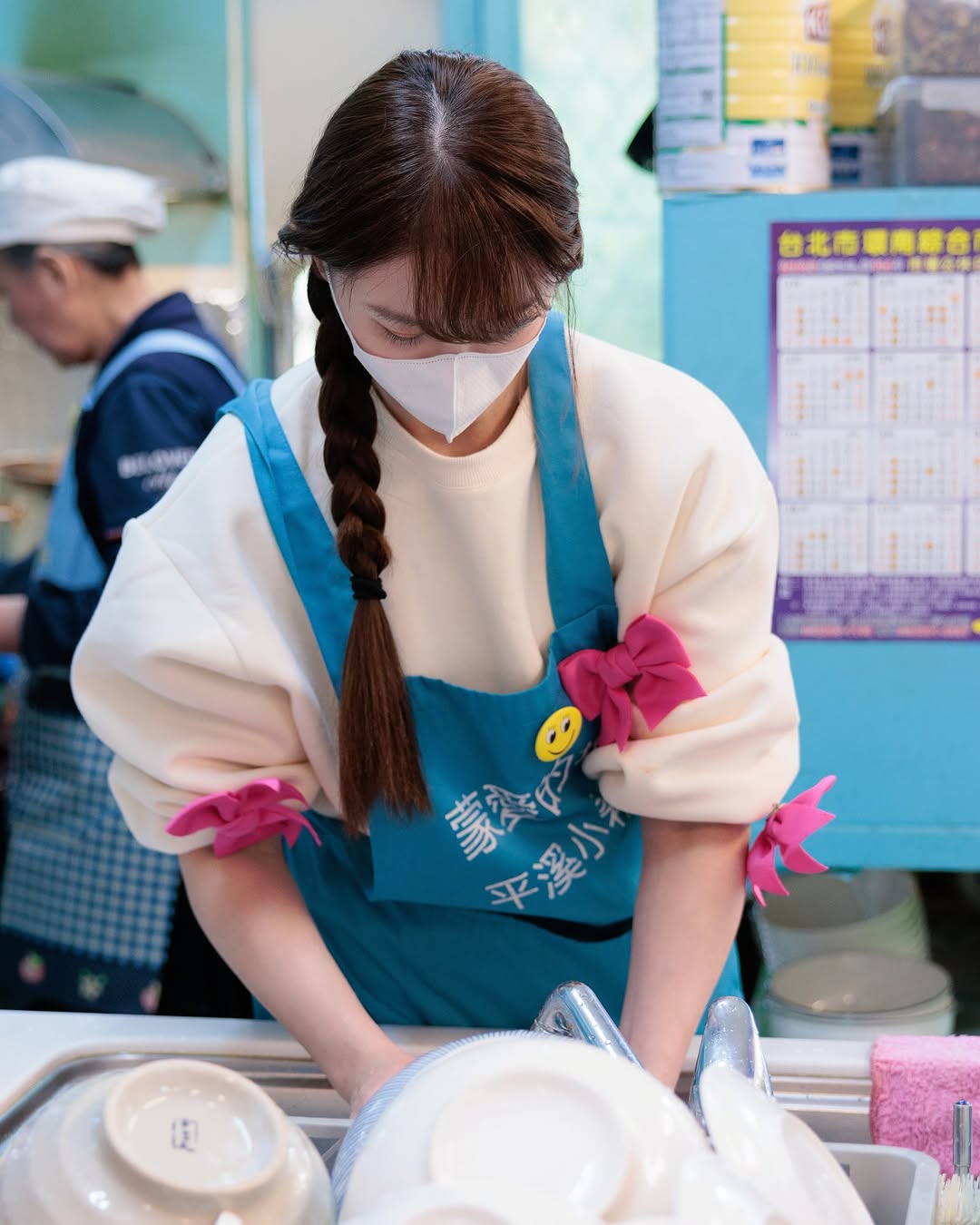 餐廳工作被目擊！知名女星「過年擔任洗碗工」　累喊「洗了整整9小時」：洗超過100個碗