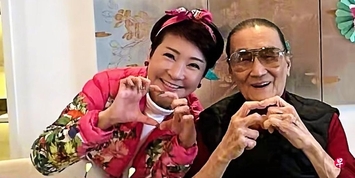 兒女不在身邊！73歲女星與尪拜年「一身翠綠色」　「大咖閨蜜曝光」畫面好熱鬧