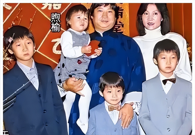 73歲影壇大哥「坐輪椅領博士證書」　三代到場見證「再婚妻和四繼子女關係親密」