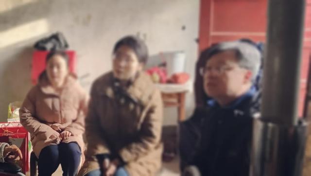 媽媽早逝！二嬸待我如親生「我偷偷塞錢給她」　臨走時「她搬一箱雞蛋」回家一看淚目了