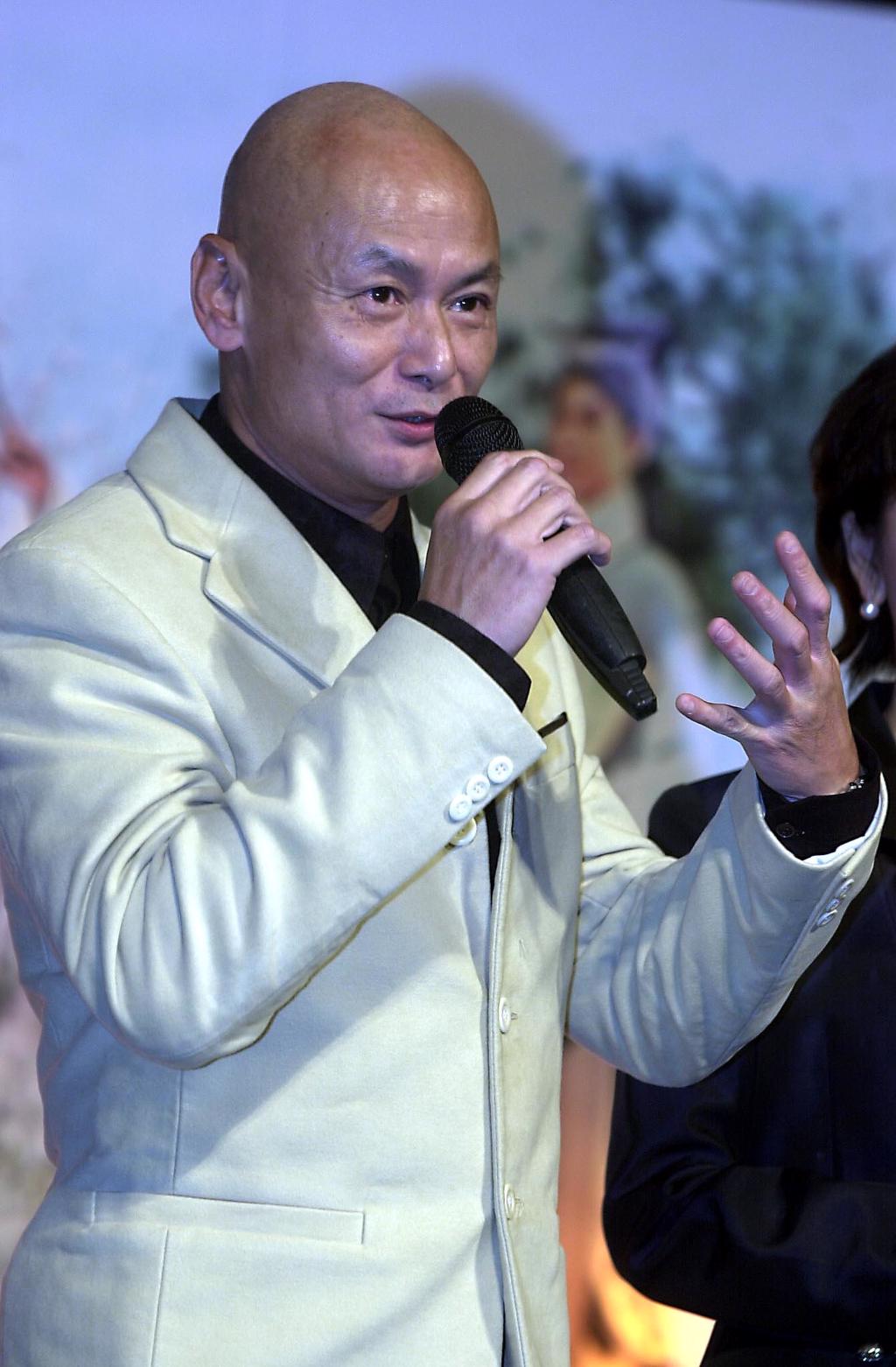 一代功夫傳奇！69歲男星「中風癱瘓坐輪椅」雙頰凹陷　妻離子散「老友救助近況曝」