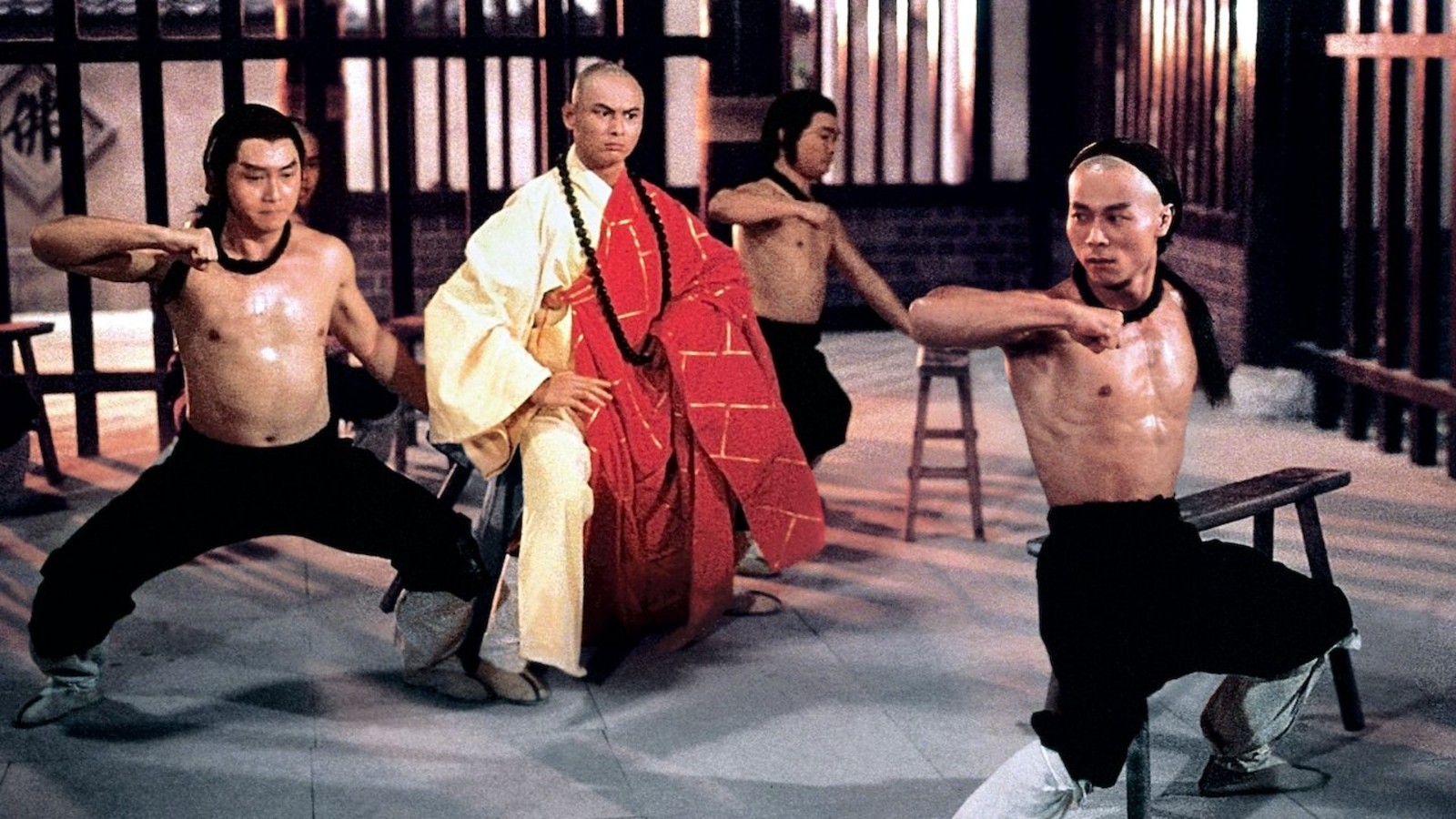 一代功夫傳奇！69歲男星「中風癱瘓坐輪椅」雙頰凹陷　妻離子散「老友救助近況曝」