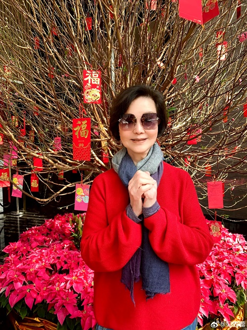 80歲歸亞蕾優雅到老！「牢記3技巧」：女人直面衰老，比刻意扮嫩更耐看