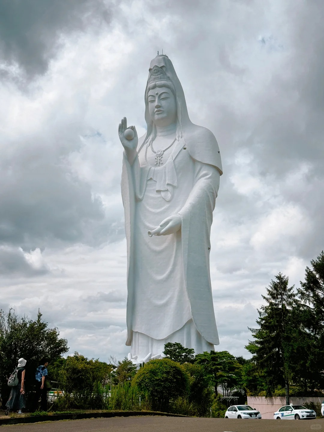 整個城市都看得到！100米高「純白巨型大觀音」座落郊區　走進室內「12層幽靜螺旋梯」景觀更迷人