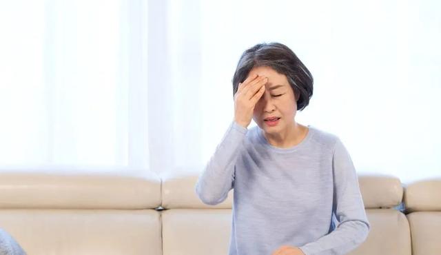 起床後「血壓多少」才算正常？很多人「放寬範圍了」醫生急喊：起床黃金三步走