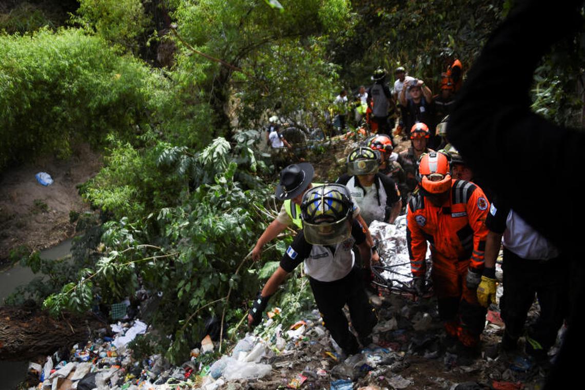 凌晨發生恐怖事故「釀至少55死」！遺體停滿太平間「家屬趕到場痛哭」