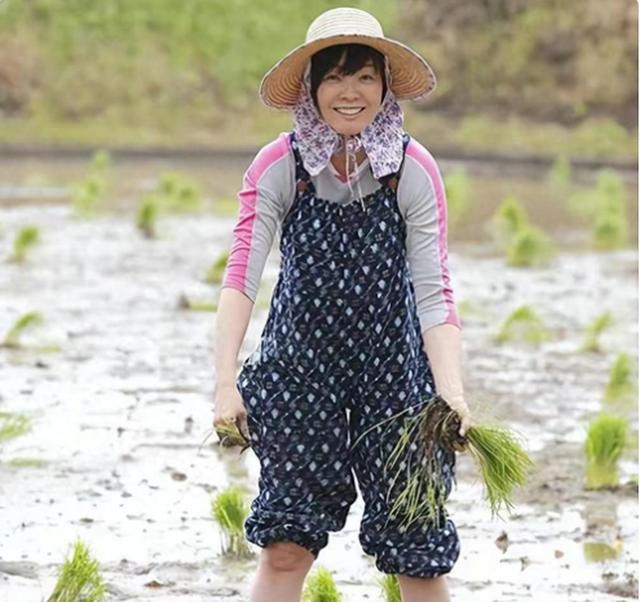 淚別亡夫！安倍晉三遺孀「卸下前首相夫人光環」每周田地耕作　自帶飯糰「樂當樸素農村婦」