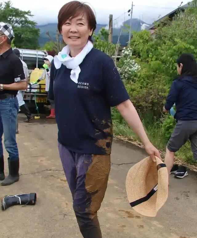 淚別亡夫！安倍晉三遺孀「卸下前首相夫人光環」每周田地耕作　自帶飯糰「樂當樸素農村婦」