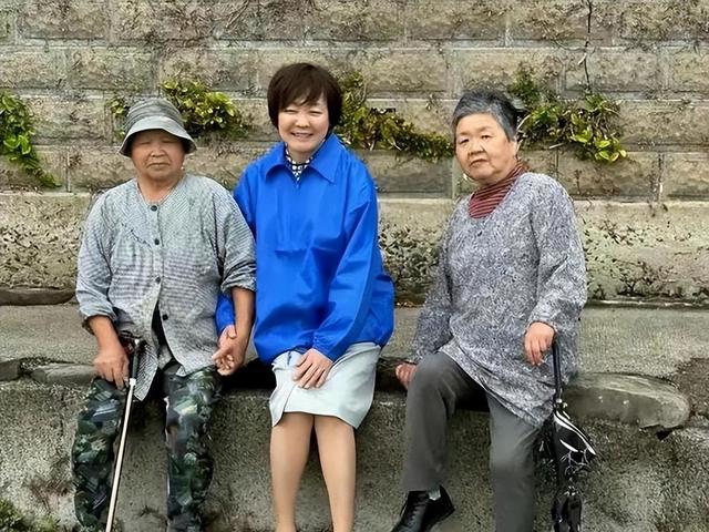 淚別亡夫！安倍晉三遺孀「卸下前首相夫人光環」每周田地耕作　自帶飯糰「樂當樸素農村婦」