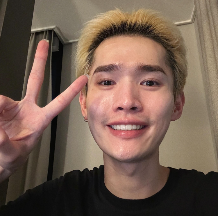 才被酸是祖國美人！鍾明軒遭爆「自薦上節目又臨時取消」　打完電話就消失「我這下大雨無法出門」