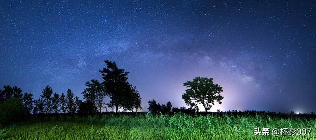 雙親先後離世「我再也沒回過老家」!某天出差路過「眼前一幕」讓我淚流滿面