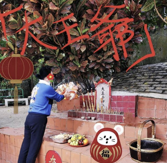 59歲花旦回鄉祭祖！家祠前「素顏祭拜畫面曝」　「當單親媽26年」母子像姊弟