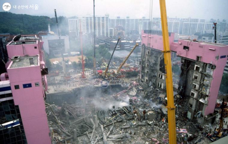 史上最慘百貨事故！20秒內整棟解體「奪502條人命」　全國震怒「本來能阻止悲劇」：高層喪盡天良...