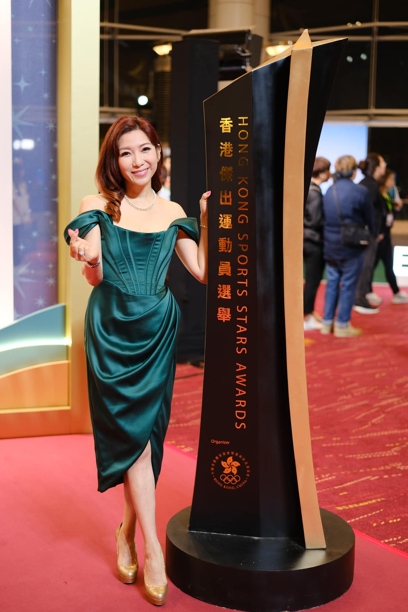 情人節放閃！47歲女星「誤PO一絲不掛照」泡鴛鴦浴　「機師尪環抱入鏡」恩愛14年