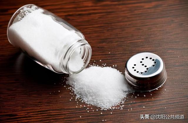 這2種食鹽別再買了！家裡有的倒掉「不建議再吃了」　長期吃「腎臟、心臟」悄悄生病