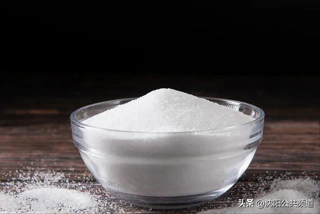 這2種食鹽別再買了！家裡有的倒掉「不建議再吃了」　長期吃「腎臟、心臟」悄悄生病