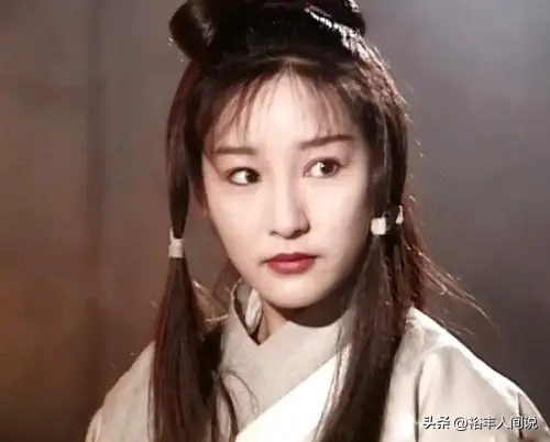 當小三遭拋棄！60歲女星參加聚會「打包剩菜剩飯」　離席前「搖一搖舉動」網搖頭：好淒涼