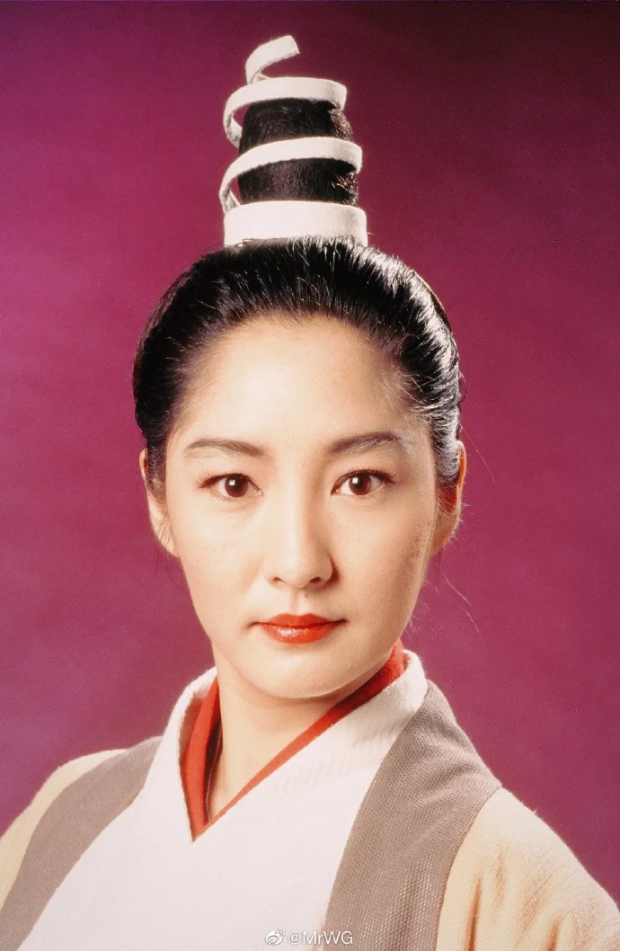 60歲雪梨聚會後「打包剩酒」舉動引熱議 網友心疼：最美李莫愁的節儉人生