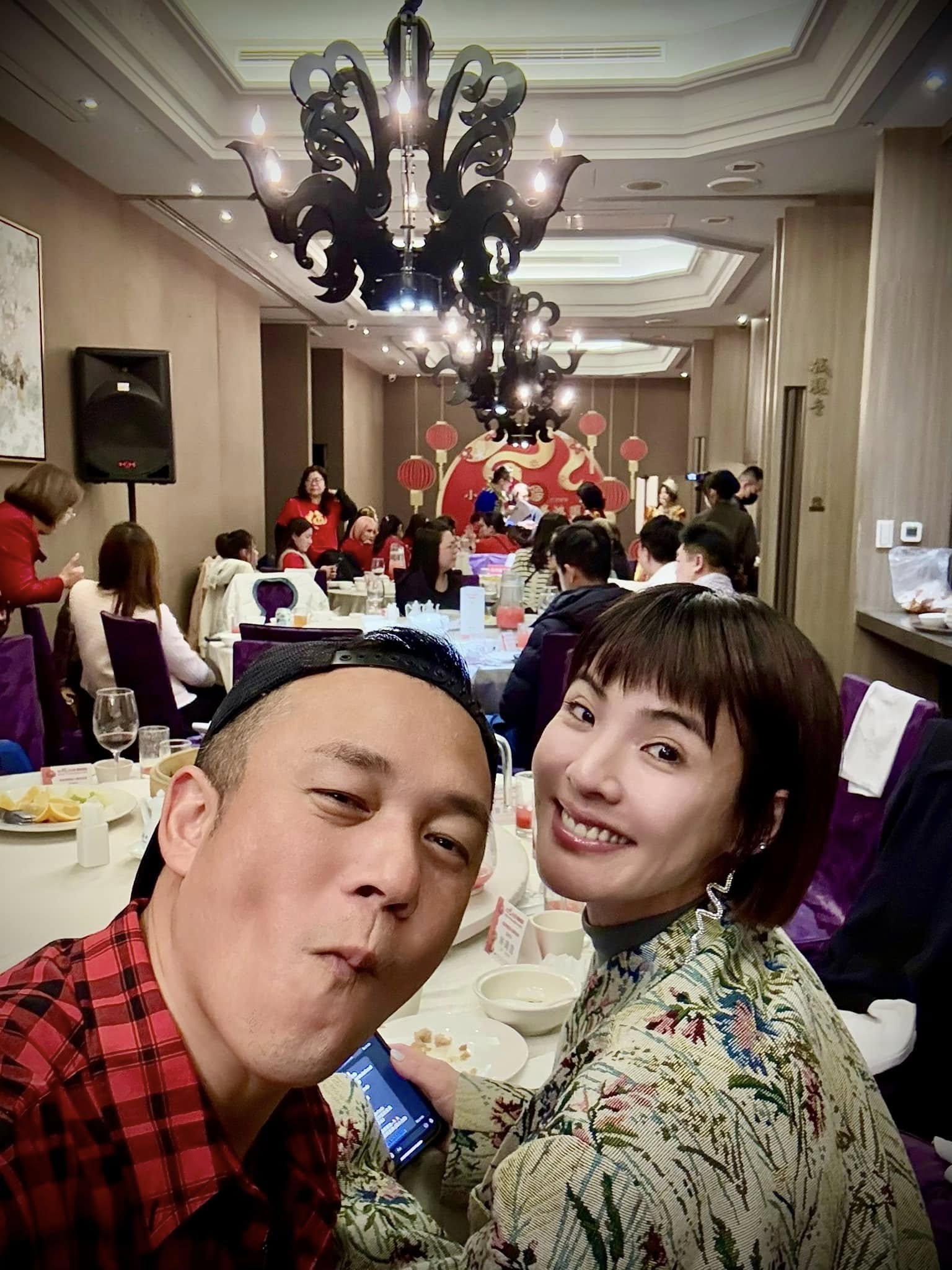 賣掉新店8層樓透天厝！演藝圈夫妻檔宣布「定居台中」　「開箱百坪新家」畫面曝光