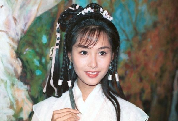 最傳神金庸女郎！「三代黃蓉」 罕見同框拍封面　「她略勝一籌」無懼歲月痕跡