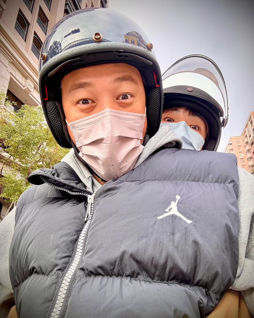 無預警住院動刀！46歲阿Ben「腹痛急診」認隱疾纏身　曬病榻照「取出5大顆」錯愕：塞滿了