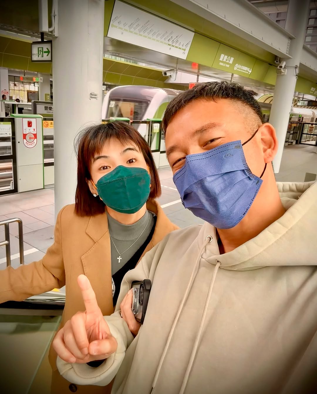 無預警住院動刀！46歲阿Ben「腹痛急診」認隱疾纏身　曬病榻照「取出5大顆」錯愕：塞滿了