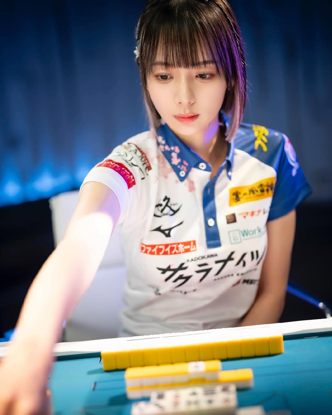 天氣超冷還穿背心！寧夏夜市驚見「170cm短髮美女」射氣球　一看竟是「超大咖人物」