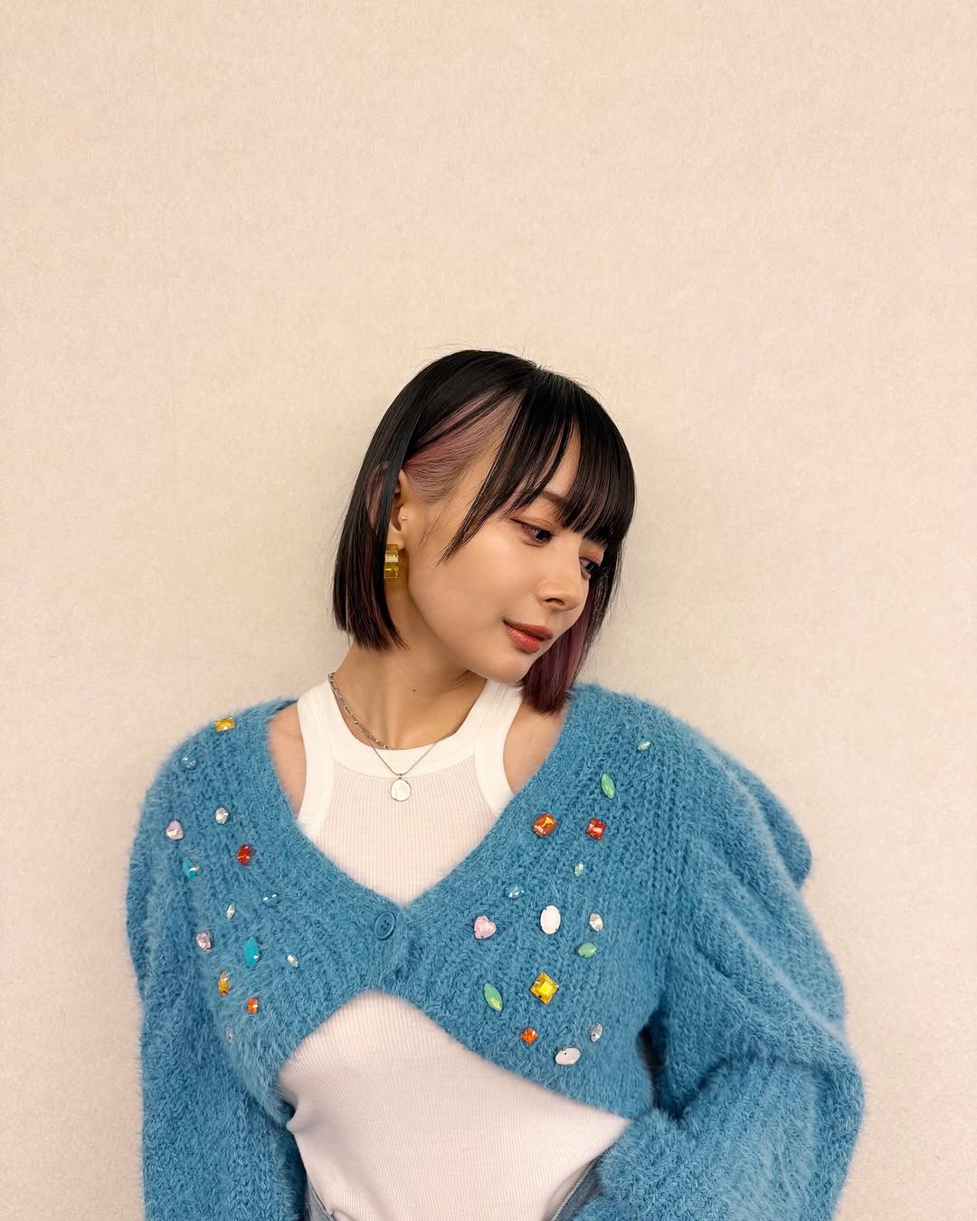 天氣超冷還穿背心！寧夏夜市驚見「170cm短髮美女」射氣球　一看竟是「超大咖人物」