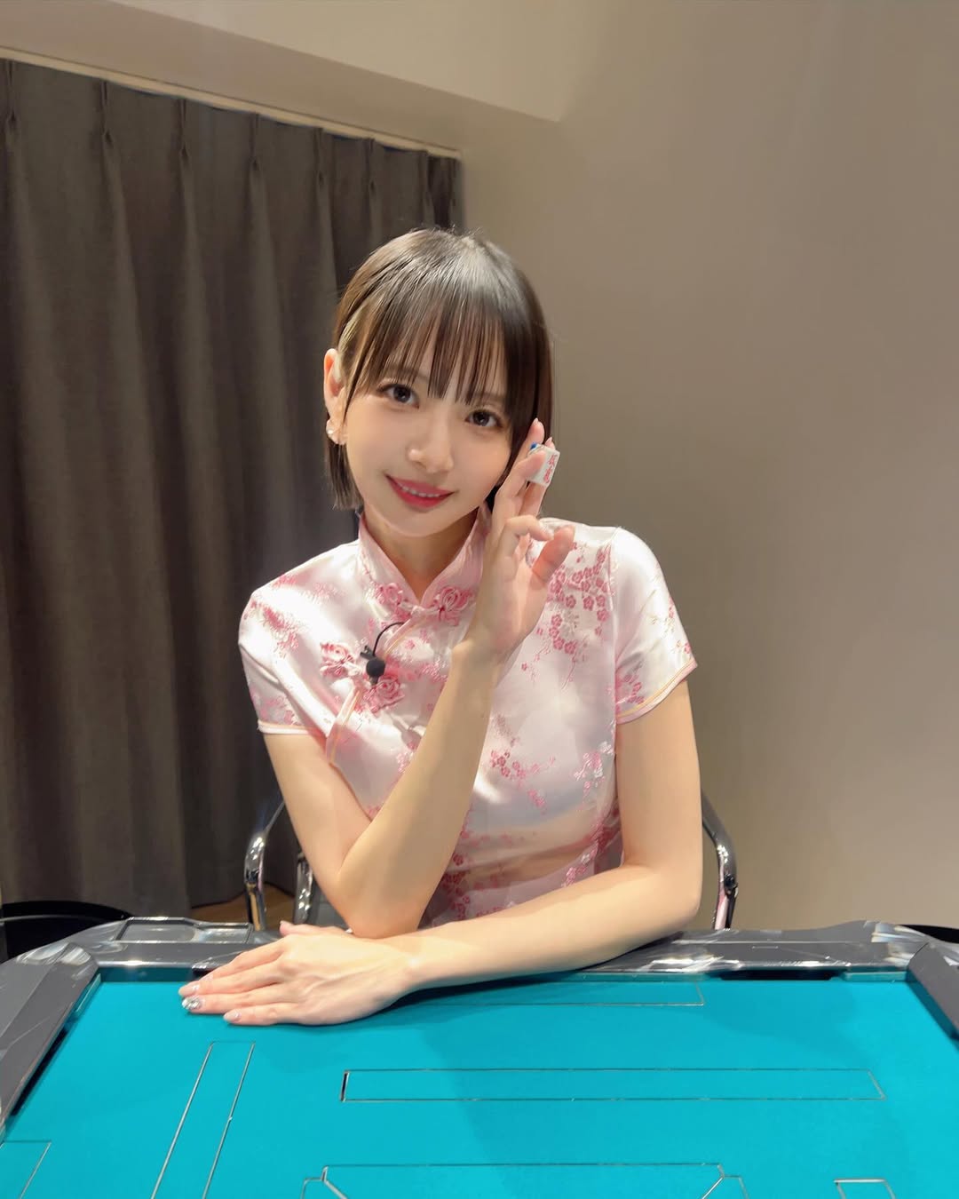 天氣超冷還穿背心！寧夏夜市驚見「170cm短髮美女」射氣球　一看竟是「超大咖人物」