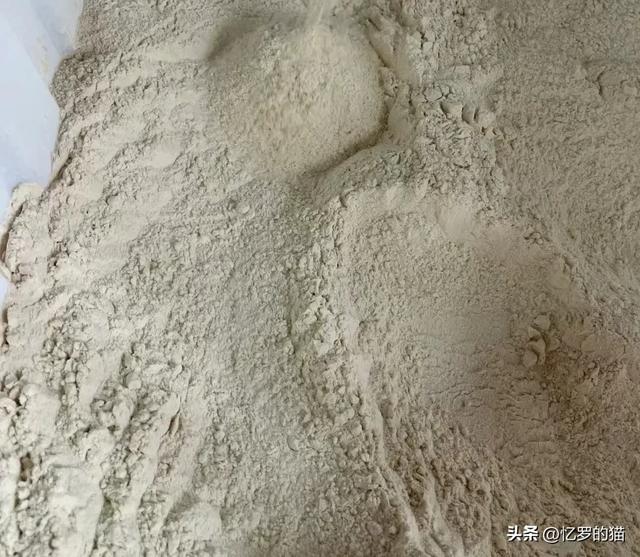 姑丈父母雙亡！媽媽「叫姑姑一家回來過年」　最近「媽媽打開米缸」轉頭對爸爸說：明年別讓她回來了