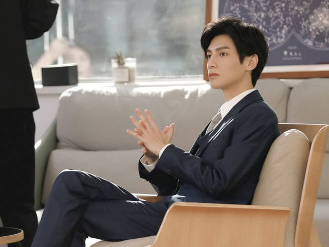 同學聚會「我工資僅1萬7被大家嘲諷」　一看到兒子開車接送「老同學都傻眼了」