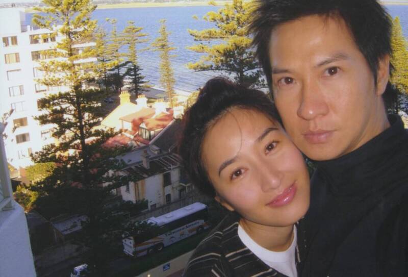 60歲關詠荷罕見素顏露面！與影帝張家輝恩愛同遊南丫島，親民舉動獲讚