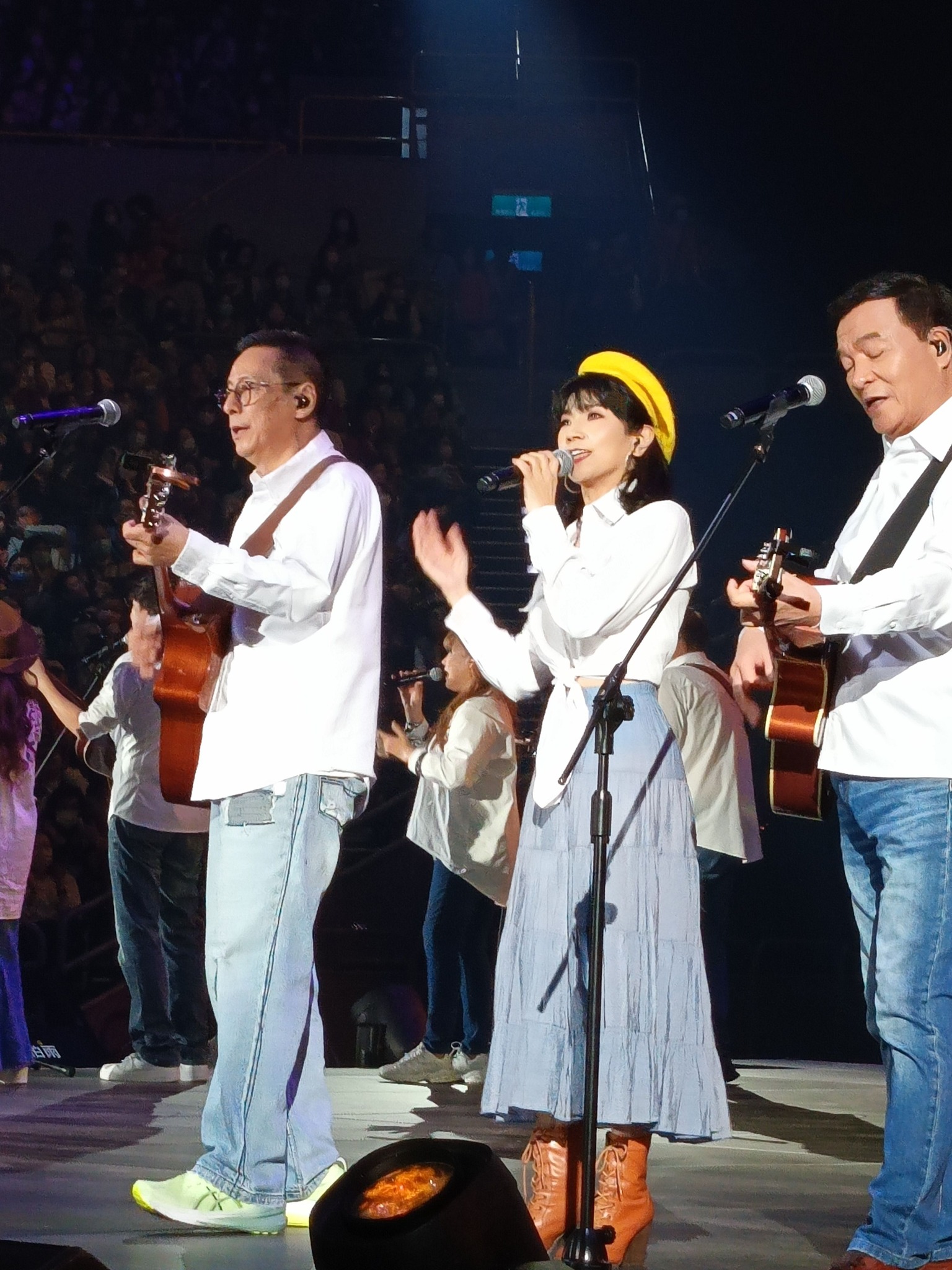 被視陳淑華接班人！台灣玉女「斷開15年婚姻」樂當阿嬤　「56歲穿中空裝」美貌流出