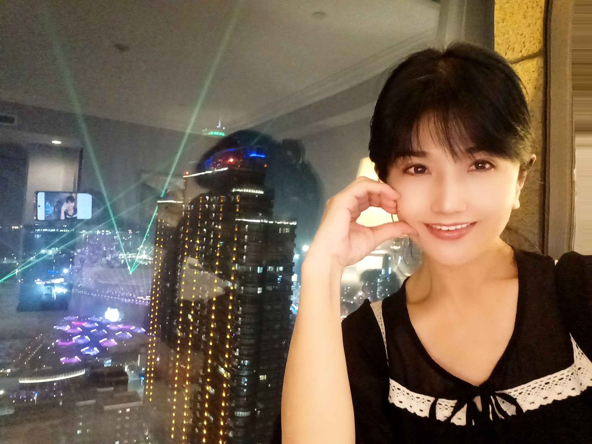 被視陳淑華接班人！台灣玉女「斷開15年婚姻」樂當阿嬤　「56歲穿中空裝」美貌流出