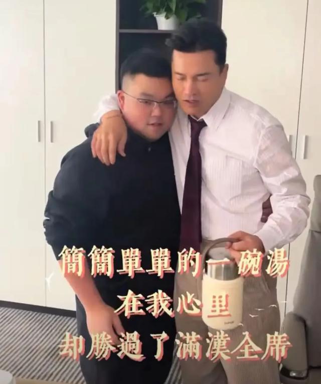 68歲不老男神「同框24歲兒子」　「他逆齡像小夥子」兩人根本不像父子
