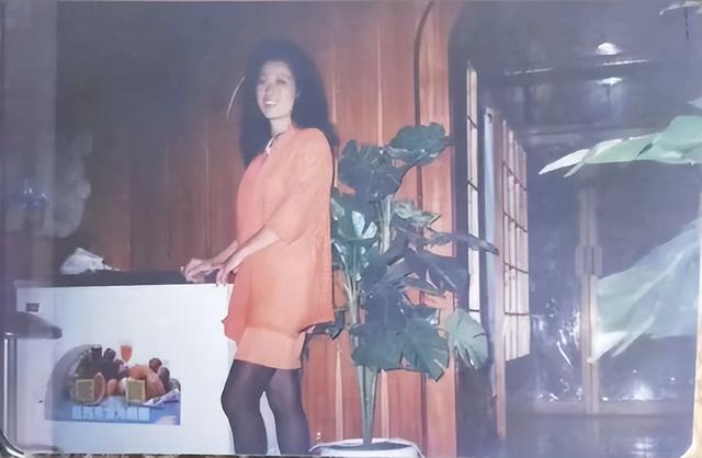 一見鍾情！20歲年輕男「愛上44歲離婚大媽」被唱衰　22年後「母子戀近況曝」網友全笑了